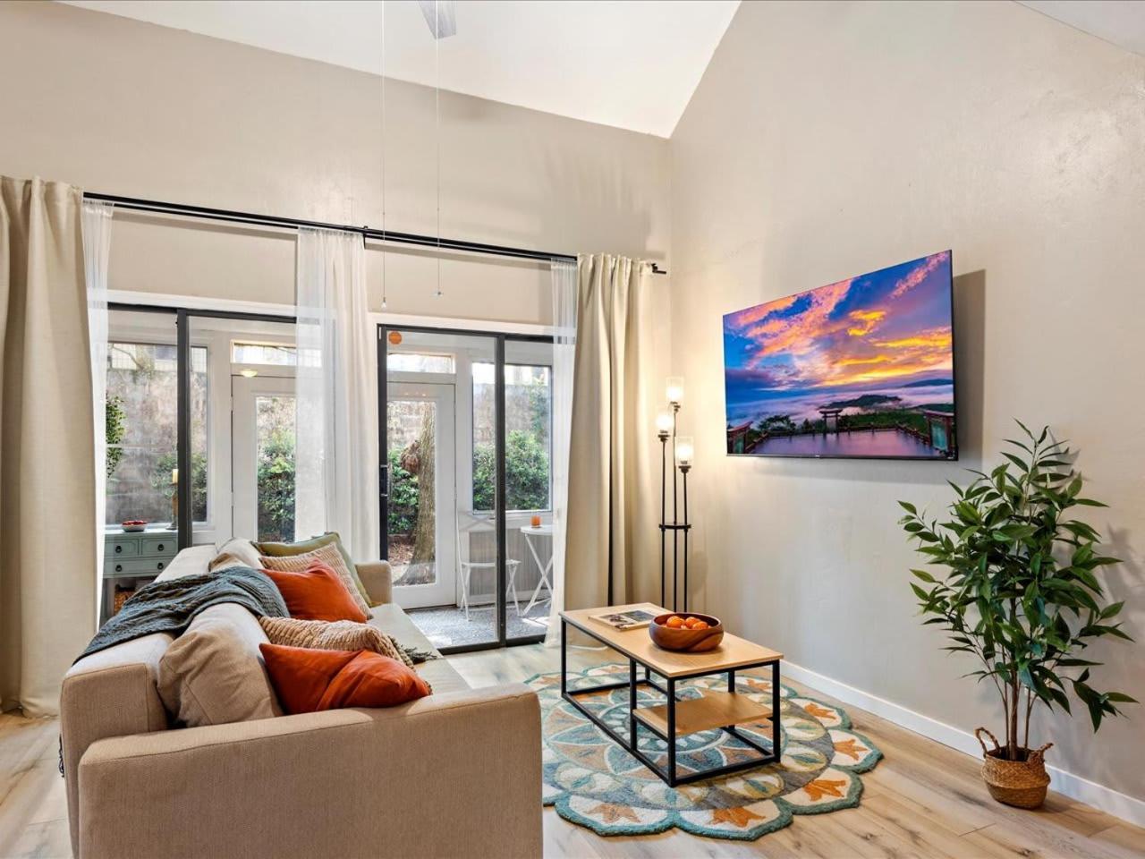 Artist'S Tower Townhome Just Renovated W Loft Gainesville Esterno foto