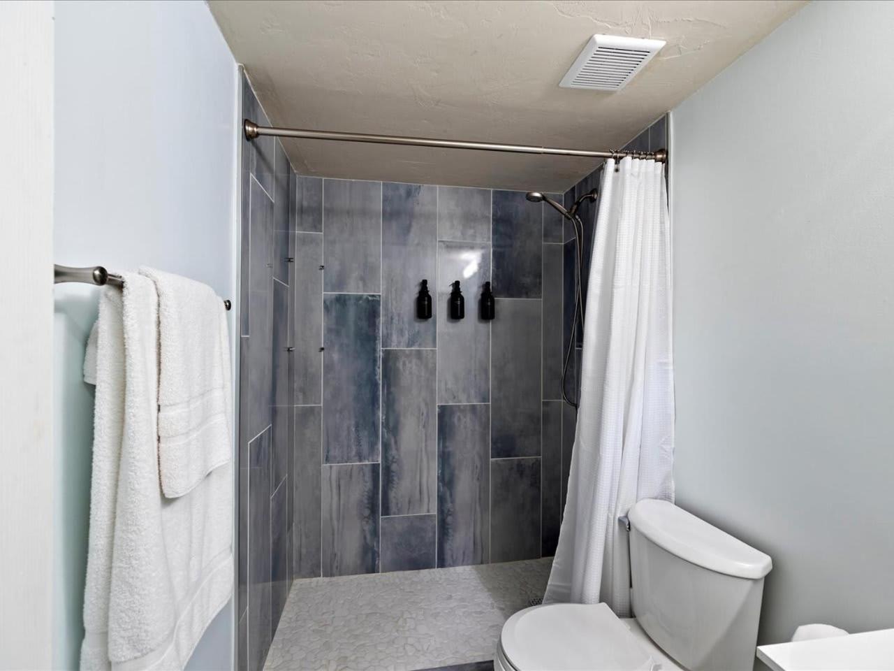 Artist'S Tower Townhome Just Renovated W Loft Gainesville Esterno foto