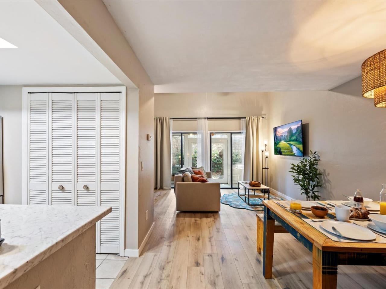 Artist'S Tower Townhome Just Renovated W Loft Gainesville Esterno foto