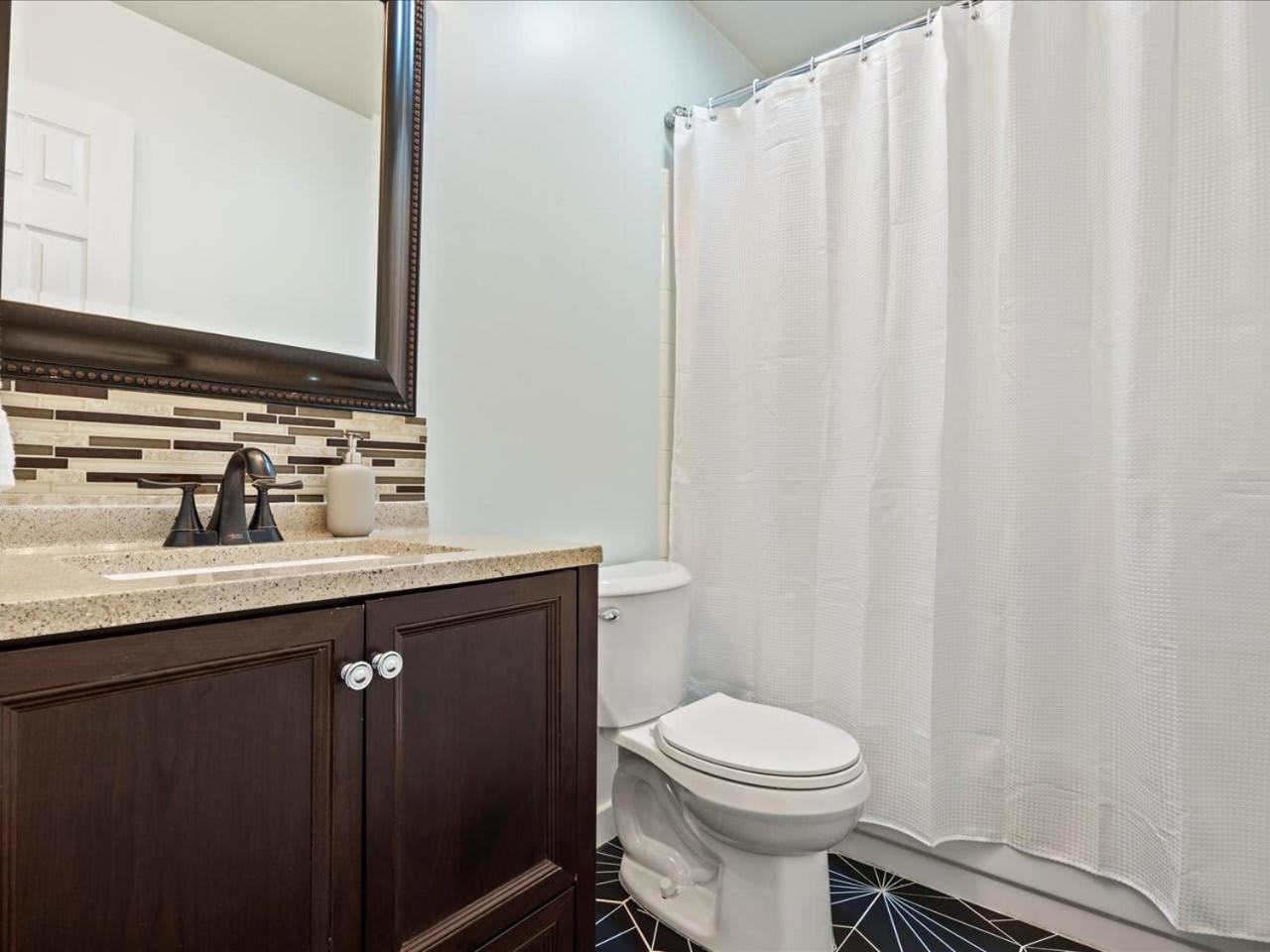 Artist'S Tower Townhome Just Renovated W Loft Gainesville Esterno foto