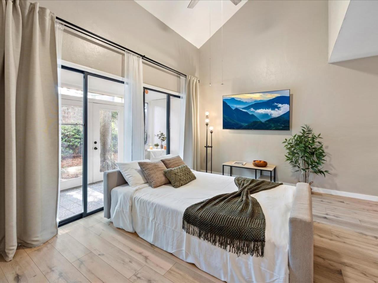 Artist'S Tower Townhome Just Renovated W Loft Gainesville Esterno foto