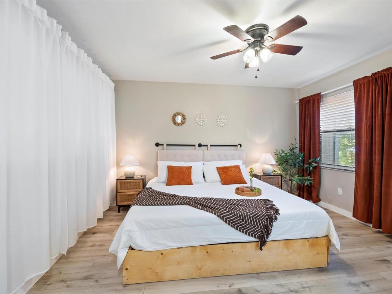 Artist'S Tower Townhome Just Renovated W Loft Gainesville Esterno foto
